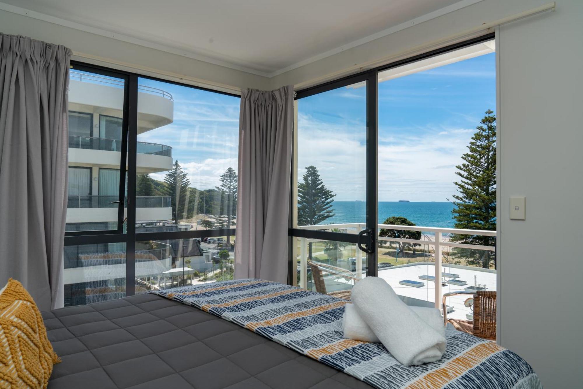 Ocean View Beach Escape - Top Floor Apartments, Mt Maunganui Base Mount Maunganui Kültér fotó