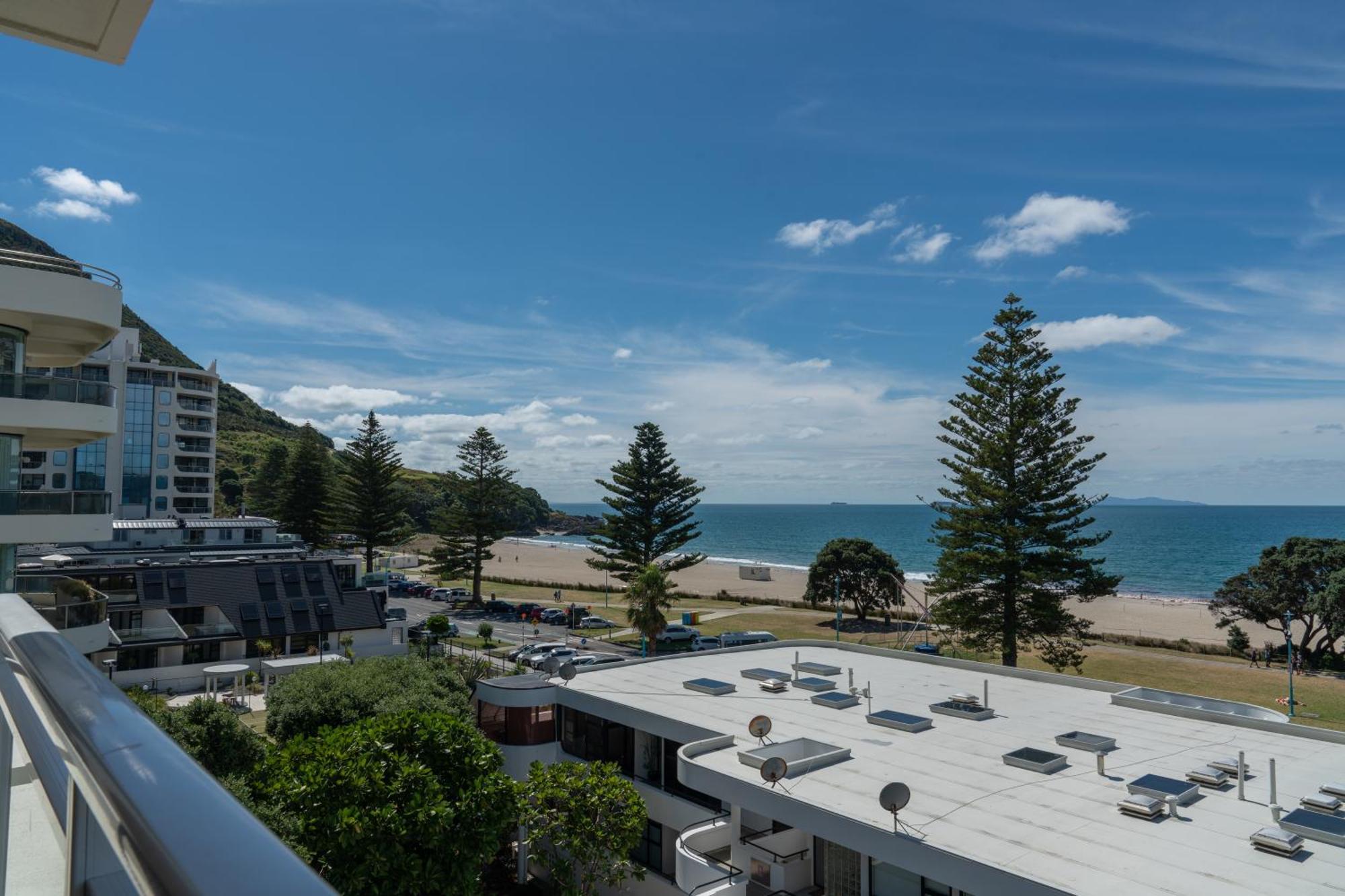 Ocean View Beach Escape - Top Floor Apartments, Mt Maunganui Base Mount Maunganui Kültér fotó