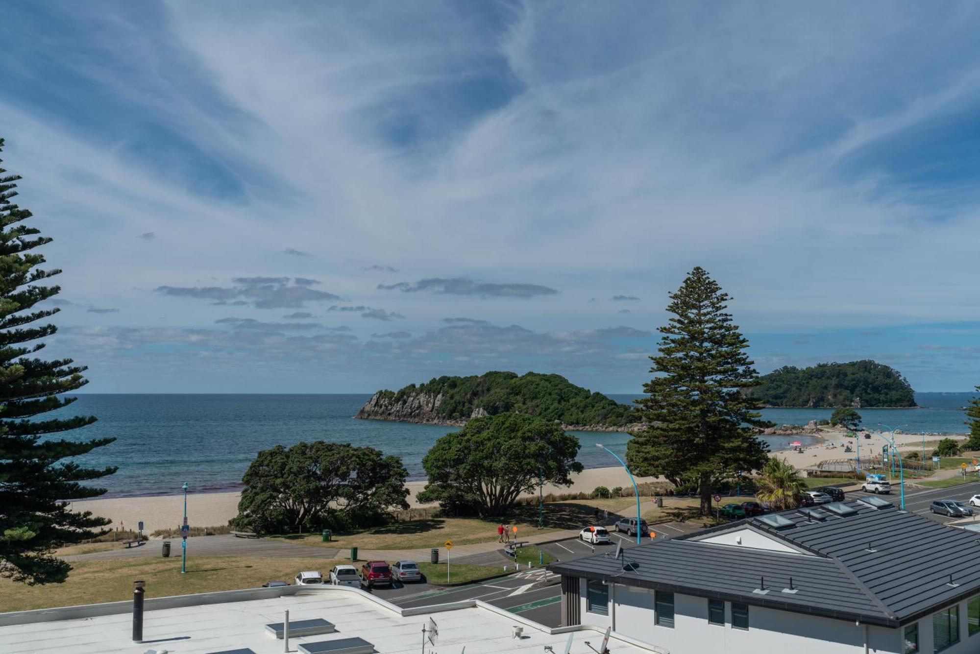 Ocean View Beach Escape - Top Floor Apartments, Mt Maunganui Base Mount Maunganui Szoba fotó