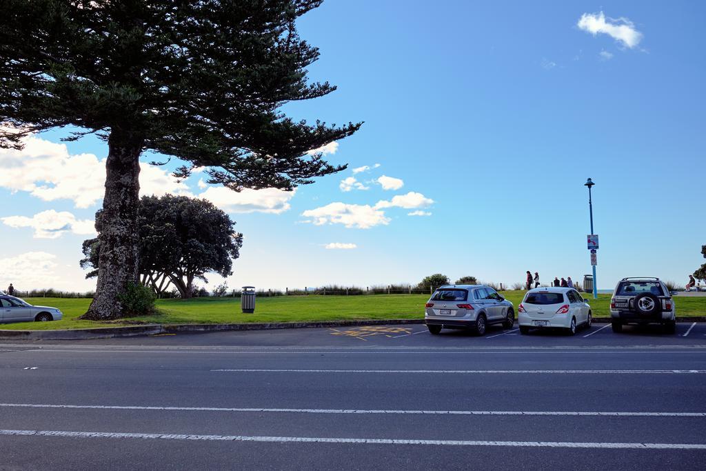 Ocean View Beach Escape - Top Floor Apartments, Mt Maunganui Base Mount Maunganui Kültér fotó