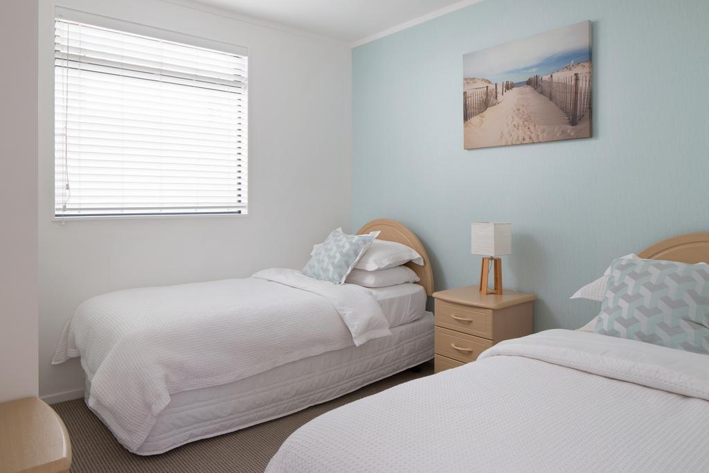 Ocean View Beach Escape - Top Floor Apartments, Mt Maunganui Base Mount Maunganui Kültér fotó