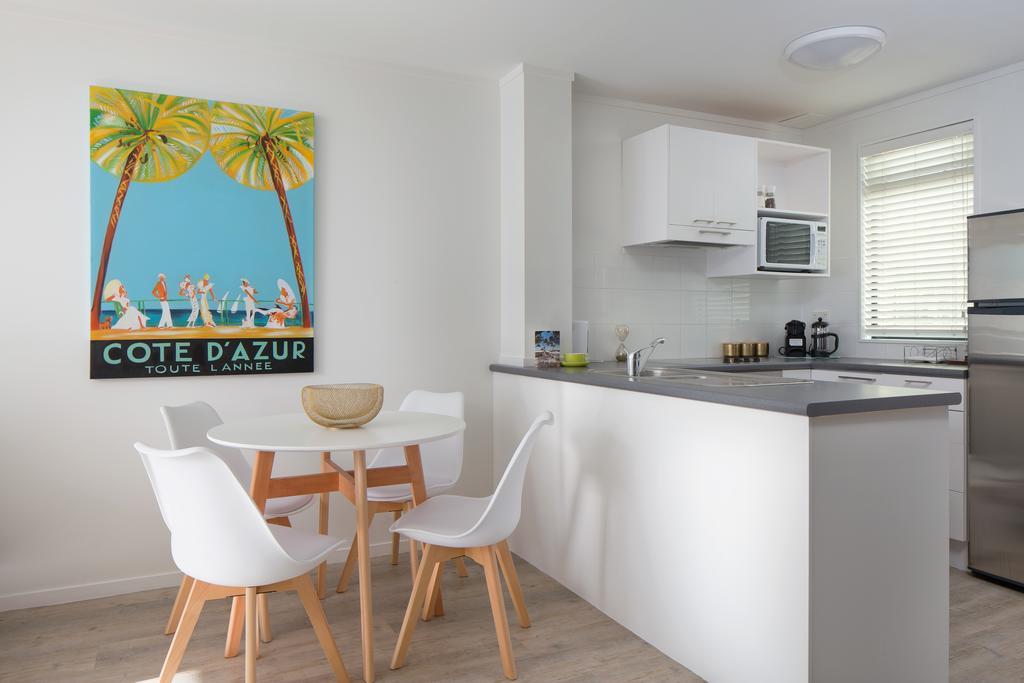 Ocean View Beach Escape - Top Floor Apartments, Mt Maunganui Base Mount Maunganui Kültér fotó